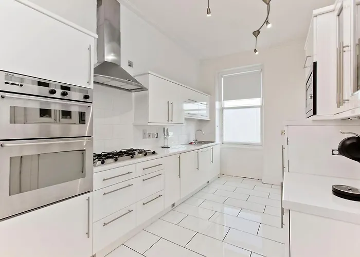 Exquisite & Lively With Fireplace & Panoramic Views דירה