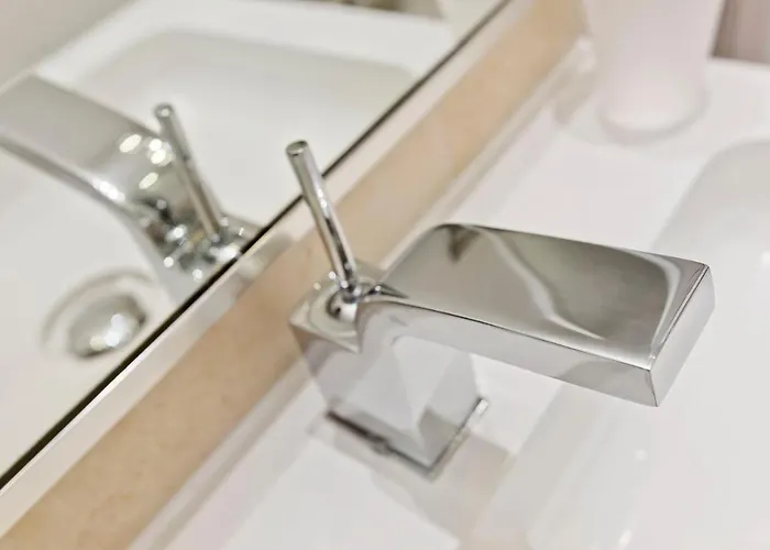 Exquisite & Lively With Fireplace & Panoramic Views *