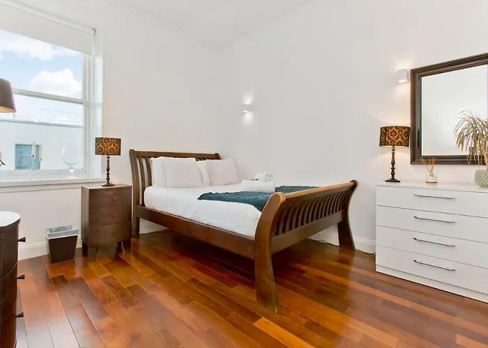 Exquisite & Lively With Fireplace & Panoramic Views דירה *