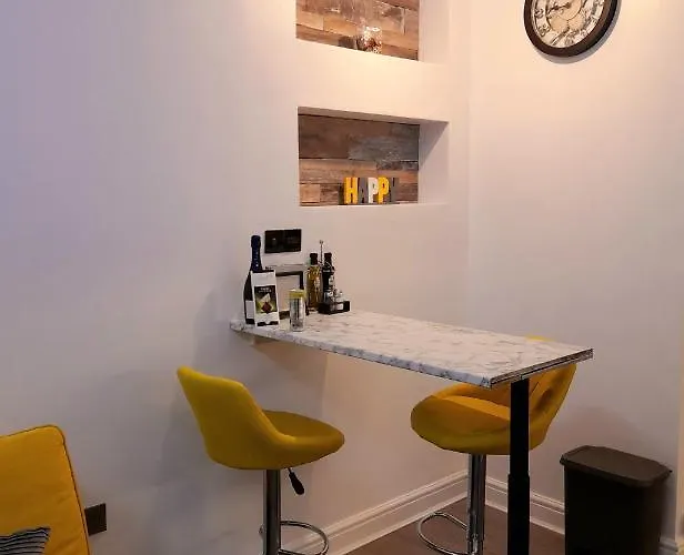 Modern Flat Near Centre. Apartment Edinburgh