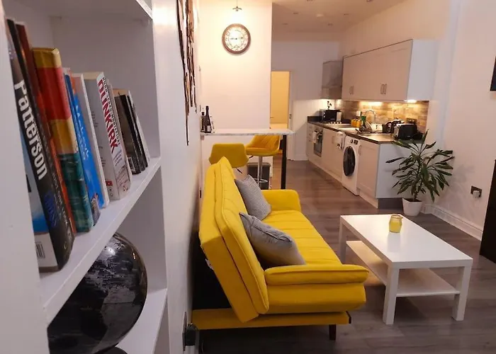 Modern Flat Near Centre. Apartment Edinburgh