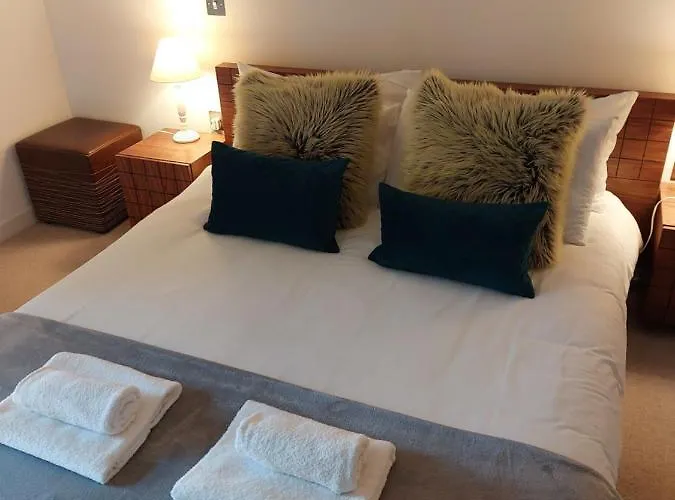 Quartermile Luxury Landing Apartment *