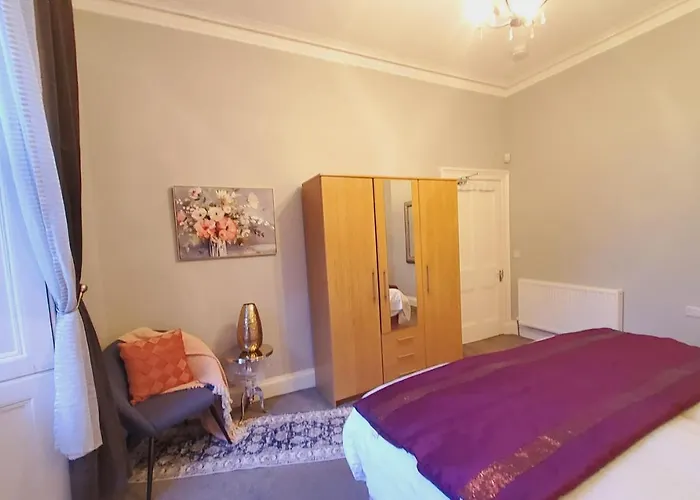 Lovely 4 Bedroom With 7 Beds And Free Parking