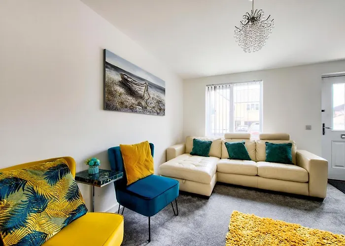 2-bedroom With Private Garden & Parking בית נופש אדינבורו