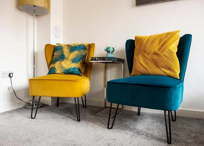 2-bedroom With Private Garden & Parking בית נופש אדינבורו