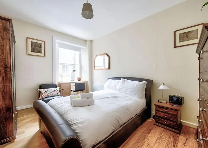 Charm & Character On Historic Rose Street דירה אדינבורו