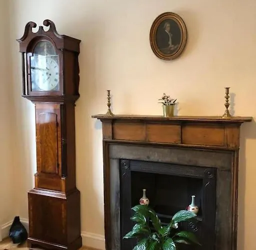Charm & Character On Historic Rose Street Appartement