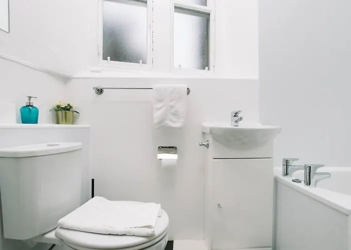 Charm & Character On Historic Rose Street