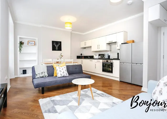 Bright New Town 2br-1ba, 1 Min To George St By Bonjour Residences