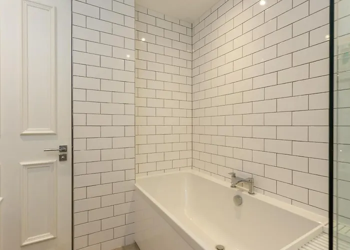 Royal 2bed Center شقة *