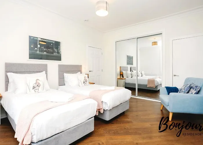 Bright New Town 2br-1ba, 1 Min To George St By Bonjour Residences شقة *