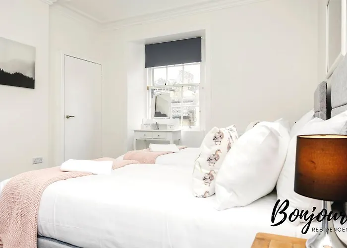 شقة Bright New Town 2br-1ba, 1 Min To George St By Bonjour Residences إدنبرة