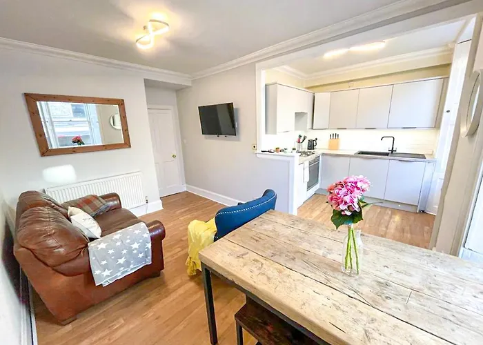 Rose Street's Hidden Treasure- 2bed Newly Refurbished דירה *