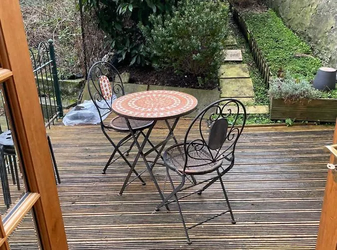 Fantastic Location 10 Mins To Princes Street- 15 To Royal Mile- Main Door-patio شقة *