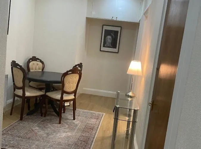 Fantastic Location 10 Mins To Princes Street- 15 To Royal Mile- Main Door-patio Edinburgh