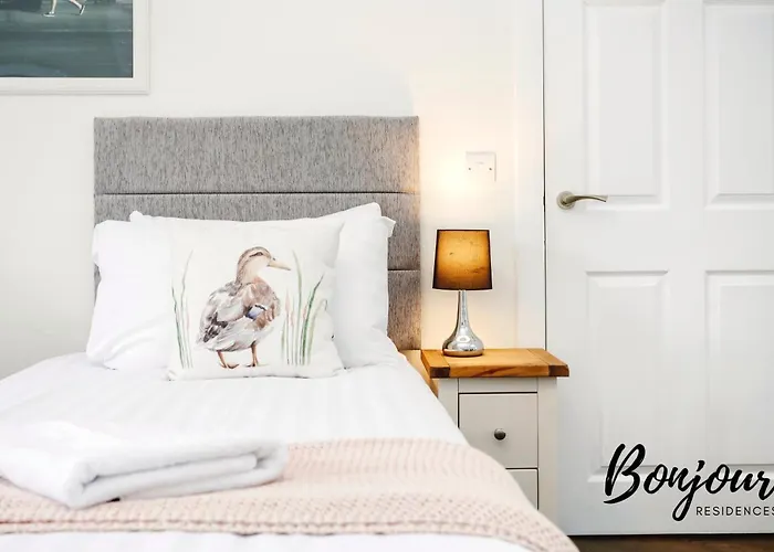 Daire Bright New Town 2br-1ba, 1 Min To George St By Bonjour Residences