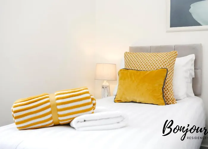 Bright New Town 2br-1ba, 1 Min To George St By Bonjour Residences *