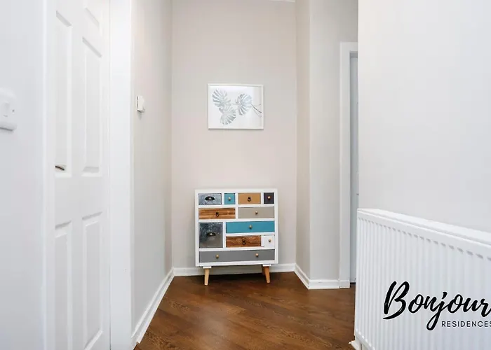 Bright New Town 2br-1ba, 1 Min To George St By Bonjour Residences *