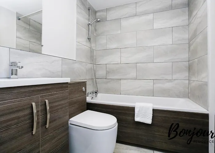 Bright New Town 2br-1ba, 1 Min To George St By Bonjour Residences