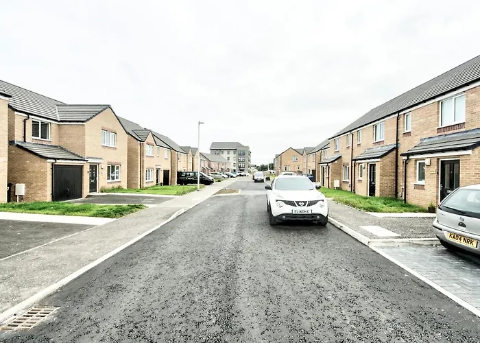 2-bedroom With Private Garden & Parking בית נופש