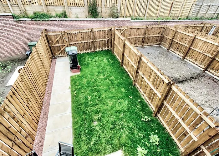 2-bedroom With Private Garden & Parking * אדינבורו