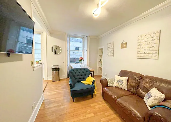 Rose Street's Hidden Treasure- 2bed Newly Refurbished דירה