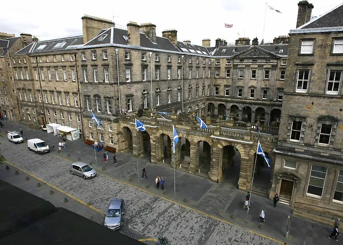 Parliament Sq 12 Royal Mile Edinburgh