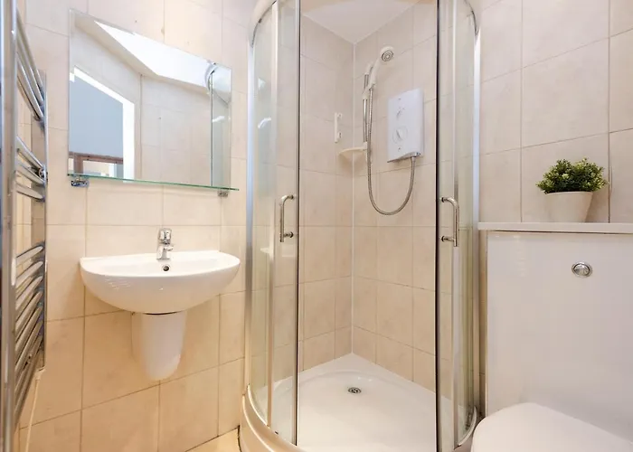 Charming Hideaway In Centre *