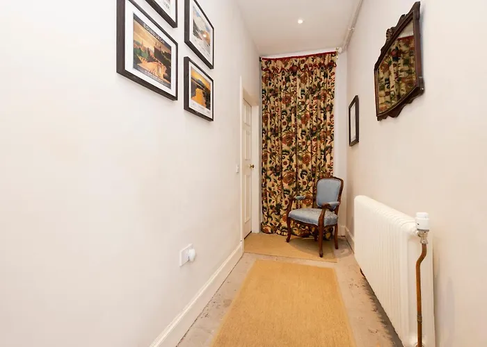 Charming Hideaway In Centre *