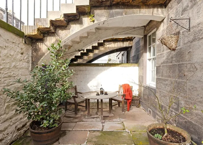 Charming Hideaway In Centre Edinburgh