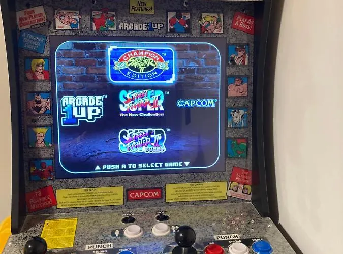 Lovely 3 Bed With Jacuzzi, Close To Airport, Driveway, Wifi *