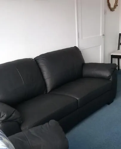 아파트 Ideal Location With Free On-site Private Parking