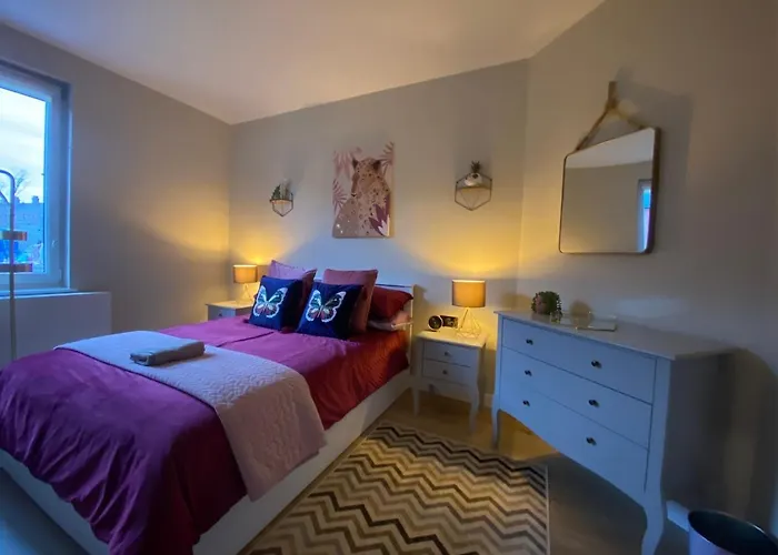 Lovely 3 Bed With Jacuzzi, Close To Airport, Driveway, Wifi * Édimbourg