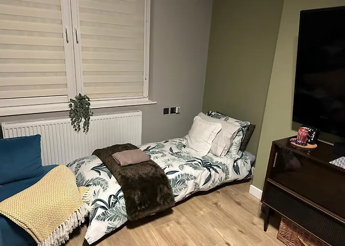 Lovely 3 Bed With Jacuzzi, Close To Airport, Driveway, Wifi Appartement Édimbourg