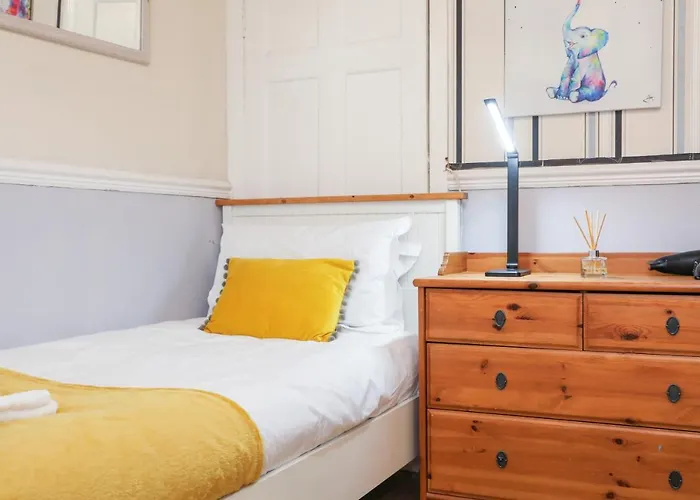 Casa vacanze Beautiful 4 Bedroom - Free Parking