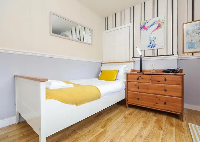 Beautiful 4 Bedroom - Free Parking * Edimburgo