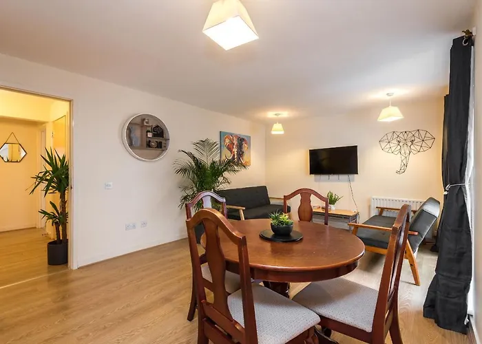 Elegant 2 Bedroom Centre - Free Parking - Private Balcony إدنبرة