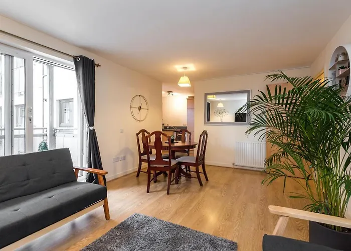 Elegant 2 Bedroom Centre - Free Parking - Private Balcony * إدنبرة