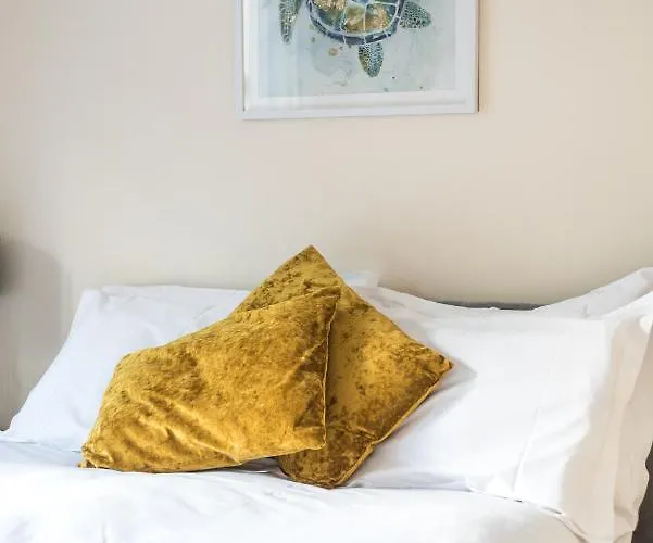 Elegant 2 Bedroom Centre - Free Parking - Private Balcony شقة إدنبرة