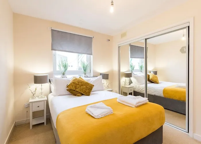 Elegant 2 Bedroom Centre - Free Parking - Private Balcony شقة إدنبرة