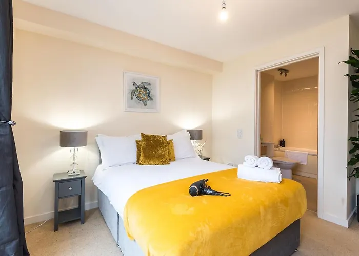 شقة Elegant 2 Bedroom Centre - Free Parking - Private Balcony