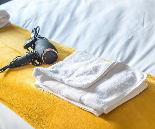 شقة Elegant 2 Bedroom Centre - Free Parking - Private Balcony *