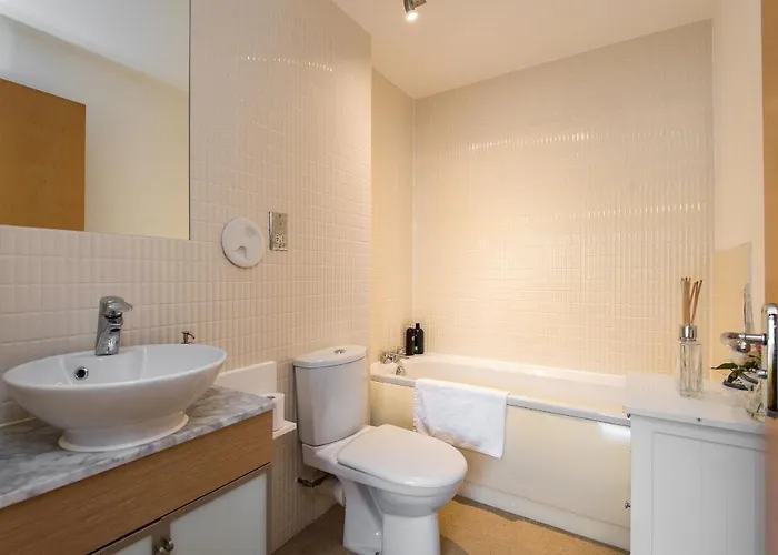 Elegant 2 Bedroom Centre - Free Parking - Private Balcony * إدنبرة