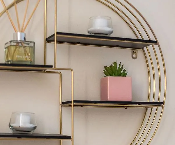 Elegant 2 Bedroom Centre - Free Parking - Private Balcony شقة إدنبرة