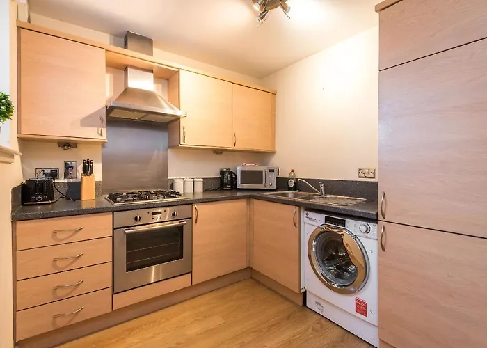 Elegant 2 Bedroom Centre - Free Parking - Private Balcony شقة *