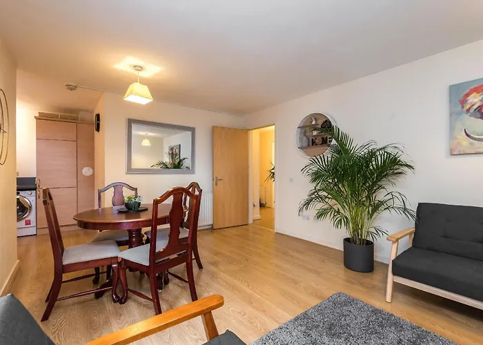 Elegant 2 Bedroom Centre - Free Parking - Private Balcony * إدنبرة