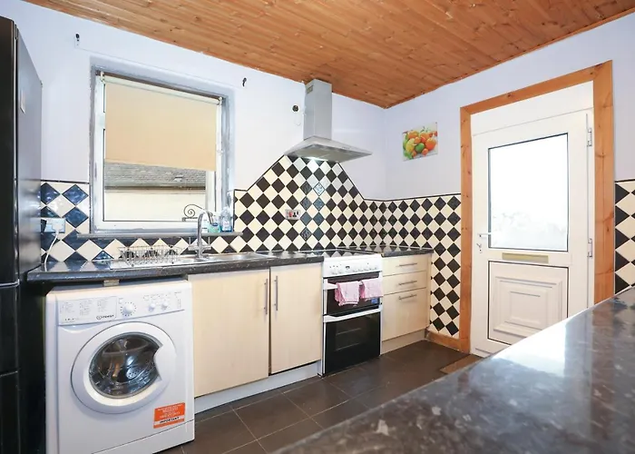 Casa vacanze Beautiful 4 Bedroom - Free Parking