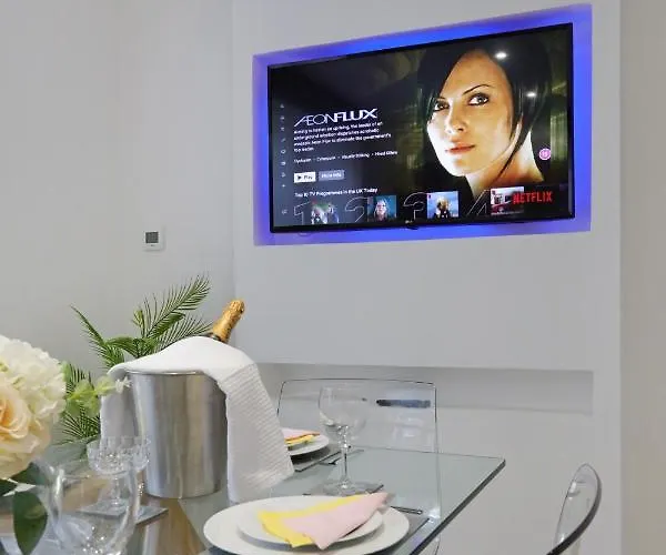 Apartment Spacious 4br Centre W/ Free Parking