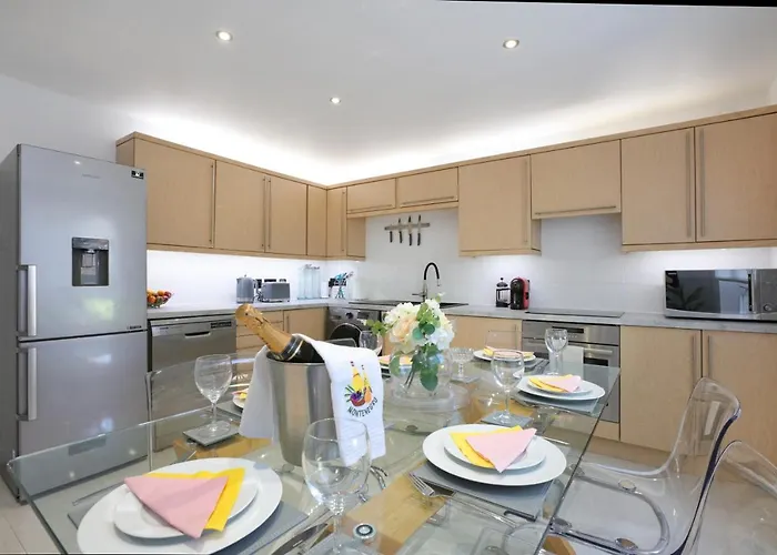 Apartment Spacious 4br Centre W/ Free Parking