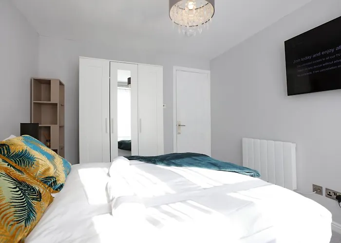 Apartment Spacious 4br Centre W/ Free Parking